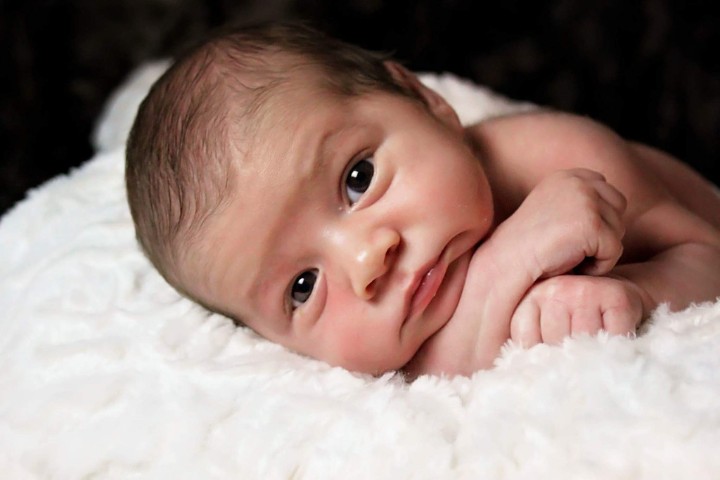 Visual engagement to support early speech in newborns