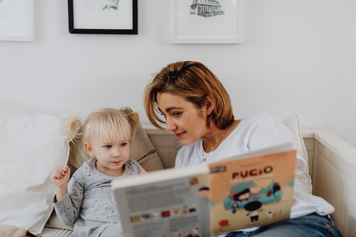 Parent reading with toddler to support language skills