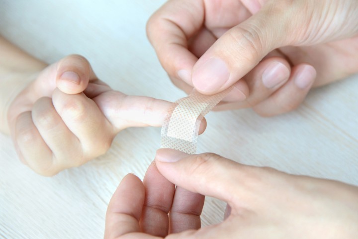 Parent covering a child’s finger after cryotherapy care